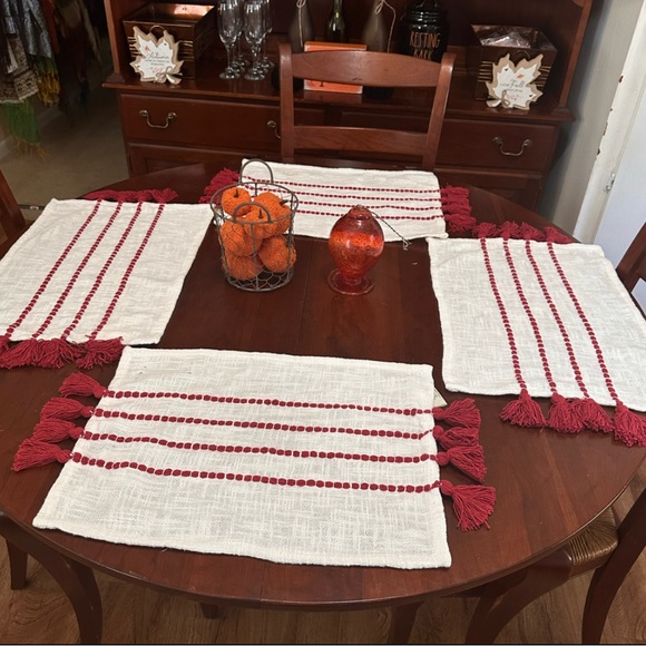 Red and white placemats with tassels NWT - Picture 1 of 3